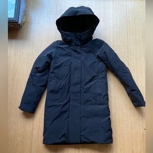 Aritzia The Group by Babaton Explore Parka 2XS in black.